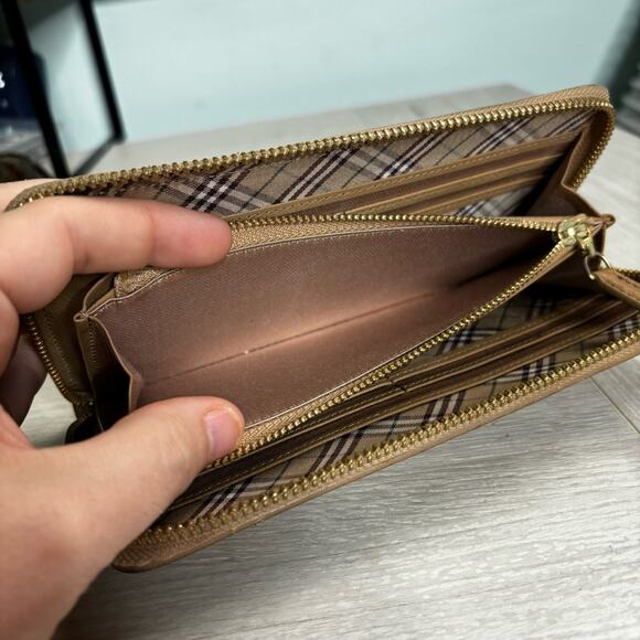 Burberry Long Wallet with Nova Check Interior Leather Zip Around Brown Women's - Picture 5 of 8